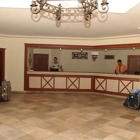 Club Serena فندق ألانيا
